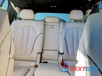 Zdjęcie 10 z 12 samochodu: 2023 BMW X7 M60I VIN:5UX33EM06P9M78231 - miniatura