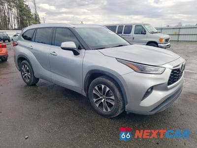 Czwarte zdjęcie samochodu z boku: 2021 TOYOTA HIGHLANDER XLE VIN:5TDGZRAH1MS051507 - miniatura