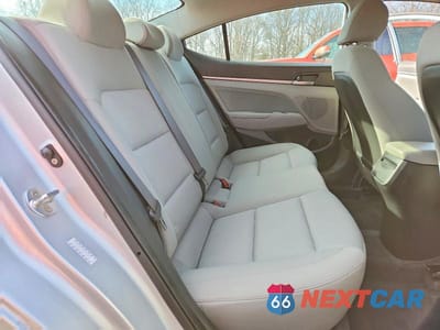 Zdjęcie 10 z 11 samochodu: 2018 HYUNDAI ELANTRA SEL VIN:KMHD84LF6JU520467 - miniatura