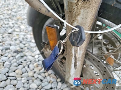 Zdjęcie 8 z 10 samochodu: 2003 YAMAHA XVS1100 A VIN:JYAVP11E33A034963 - miniatura