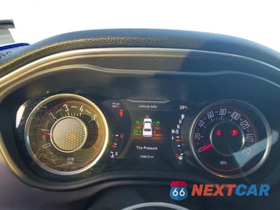 Zdjęcie 9 z 12 samochodu: 2015 DODGE CHALLENGER SXT VIN:2C3CDZATXFH758869 - miniatura