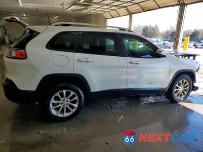 Trzecie zdjęcie samochodu z tyłu: 2020 JEEP CHEROKEE LATITUDE VIN:1C4PJLCB4LD619028 - miniatura