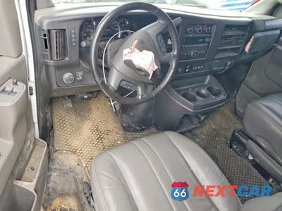 Zdjęcie 8 z 13 samochodu: 2022 CHEVROLET EXPRESS G3500 UTILITY / SERVICE VAN VIN:1GCZGHFP9N1290911 - miniatura