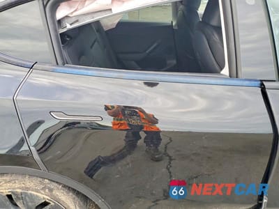 Zdjęcie 10 z 12 samochodu: 2024 TESLA MODEL Y VIN:7SAYGAEE2RF121459 - miniatura