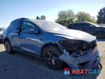 Czwarte zdjęcie samochodu z boku: 2026 TESLA MODEL X VIN:7SAXCAE50TF473101 - miniatura