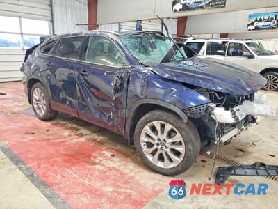 Czwarte zdjęcie samochodu z boku: 2023 TOYOTA HIGHLANDER VIN:5TDKDRBHXPS527538 - miniatura