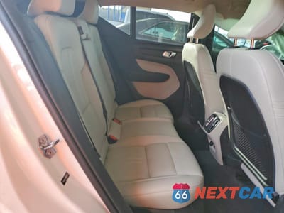Zdjęcie 10 z 12 samochodu: 2022 VOLVO XC40 T5 INSCRIPTION VIN:YV4162UL0N2653729 - miniatura