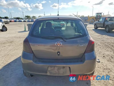 Zdjęcie 6 z 12 samochodu: 2007 TOYOTA YARIS VIN:JTDJT923275046000 - miniatura
