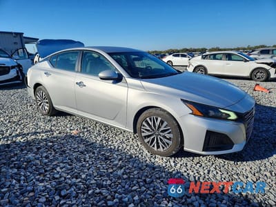 Czwarte zdjęcie samochodu z boku: 2023 NISSAN ALTIMA SV VIN:1N4BL4DVXPN318434 - miniatura