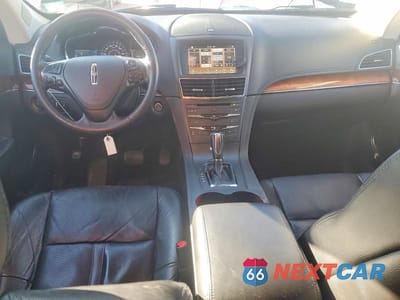 Zdjęcie 8 z 12 samochodu: 2019 LINCOLN MKT VIN:2LMHJ5AT0KBL03349 - miniatura