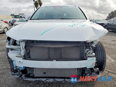 Piąte zdjęcie samochodu w środku: 2022 VOLVO XC40 T4 MOMENTUM VIN:YV4AC2HKXN2773743 - miniatura