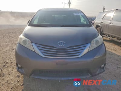 Piąte zdjęcie samochodu w środku: 2017 TOYOTA SIENNA XLE 8-PASSENGER VIN:5TDYZ3DC9HS775551 - miniatura