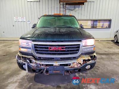 Piąte zdjęcie samochodu w środku: 2004 GMC SIERRA K2500 HEAVY DUTY VIN:1GTHK29U74E219206 - miniatura