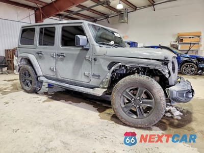 Czwarte zdjęcie samochodu z boku: 2021 JEEP WRANGLER UNLIMITED SAHARA VIN:1C4HJXEN0MW671460 - miniatura