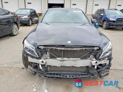 Piąte zdjęcie samochodu w środku: 2016 MERCEDES-BENZ C 300 4MATIC VIN:55SWF4KB2GU137675 - miniatura