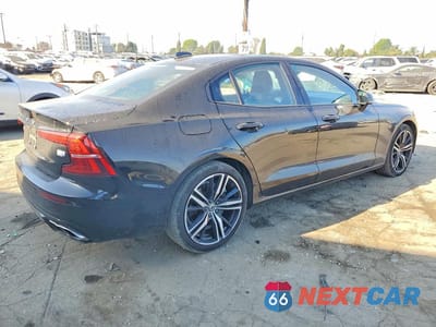 Trzecie zdjęcie samochodu z tyłu: 2021 VOLVO S60 T8 RECHARGE R-DESIGN VIN:7JRBR0FZ6MG122994 - miniatura