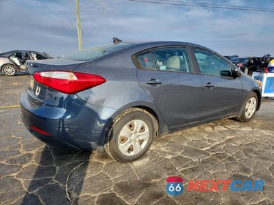 Trzecie zdjęcie samochodu z tyłu: 2016 KIA FORTE LX VIN:KNAFX4A65G5605948 - miniatura