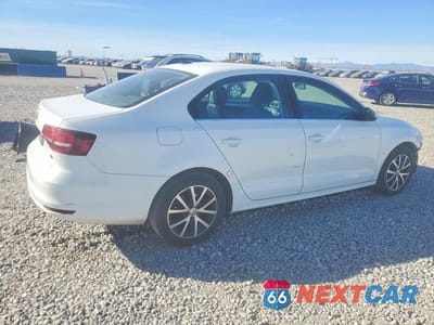 Trzecie zdjęcie samochodu z tyłu: 2018 VOLKSWAGEN JETTA SE VIN:3VWDB7AJ9JM263210 - miniatura