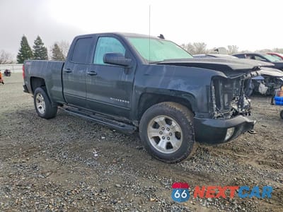 Czwarte zdjęcie samochodu z boku: 2017 CHEVROLET SILVERADO K1500 LT VIN:1GCVKREH0HZ147218 - miniatura