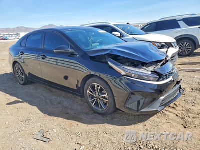 Czwarte zdjęcie samochodu z boku: 2024 KIA FORTE LXS VIN:3KPF24AD9RE696083 - miniatura