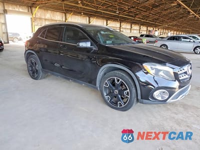 Czwarte zdjęcie samochodu z boku: 2018 MERCEDES-BENZ GLA 250 VIN:WDCTG4EB6JJ401715 - miniatura