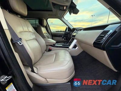 Piąte zdjęcie samochodu w środku: 2020 LAND ROVER RANGE ROVER P525 HSE VIN:SALGS5SE0LA579304 - miniatura