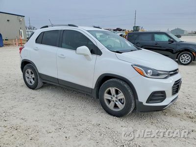 Czwarte zdjęcie samochodu z boku: 2019 CHEVROLET TRAX 1LT VIN:3GNCJLSB3KL331470 - miniatura