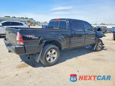 Trzecie zdjęcie samochodu z tyłu: 2013 TOYOTA TACOMA DOUBLE CAB PRERUNNER LONG BED VIN:5TFKU4HN5DX002991 - miniatura