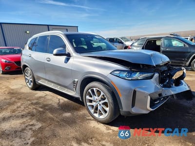 Czwarte zdjęcie samochodu z boku: 2024 BMW X5 XDRIVE40I VIN:5UX23EU07R9S14286 - miniatura