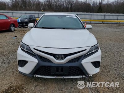 Piąte zdjęcie samochodu w środku: 2018 TOYOTA CAMRY SE VIN:4T1B11HK1JU563694 - miniatura