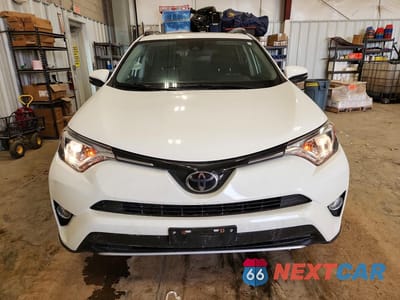 Piąte zdjęcie samochodu w środku: 2017 TOYOTA RAV4 XLE VIN:JTMRFREV6HJ111592 - miniatura