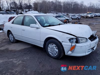 Czwarte zdjęcie samochodu z boku: 2000 TOYOTA CAMRY CE VIN:4T1BG22K5YU979772 - miniatura