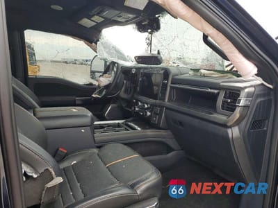 Piąte zdjęcie samochodu w środku: 2024 FORD F250 SUPER DUTY VIN:1FT8W2BT0RED23503 - miniatura