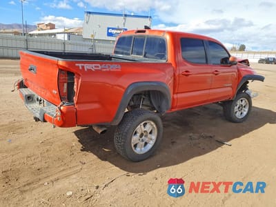 Trzecie zdjęcie samochodu z tyłu: 2016 TOYOTA TACOMA TRD OFF-ROAD VIN:5TFCZ5ANXGX020798 - miniatura