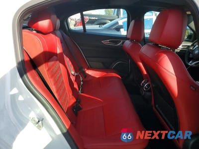 Zdjęcie 10 z 12 samochodu: 2023 ALFA ROMEO GIULIA VIN:ZARFAMBN4P7669628 - miniatura