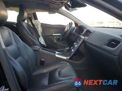 Zdjęcie 7 z 12 samochodu: 2017 VOLVO S60 VIN:YV126MFL0H2420920 - miniatura