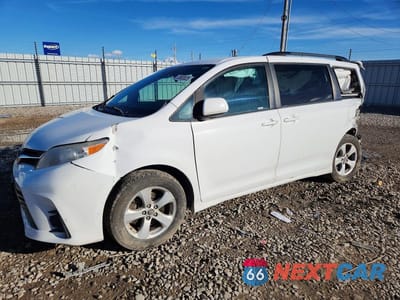 2018 TOYOTA SIENNA LE 8-PASSENGER 5TDKZ3DC4JS906493 - główne zdjęcie licytacji z USA - miniatura