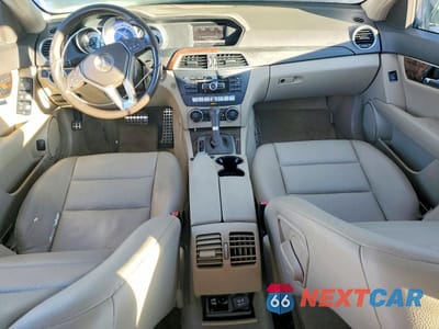 Zdjęcie 8 z 11 samochodu: 2014 MERCEDES-BENZ C 300 4MATIC VIN:WDDGF8AB1ER302787 - miniatura