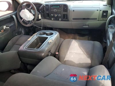 Zdjęcie 8 z 11 samochodu: 2010 GMC SIERRA C1500 SL VIN:3GTRCUEA7AG257421 - miniatura