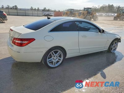 Trzecie zdjęcie samochodu z tyłu: 2012 MERCEDES-BENZ E 350 VIN:WDDKJ5KBXCF177275 - miniatura