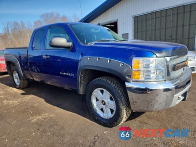 Czwarte zdjęcie samochodu z boku: 2013 CHEVROLET SILVERADO K1500 LT VIN:1GCRKSE72DZ249730 - miniatura