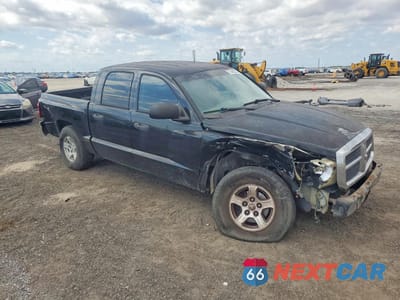 Czwarte zdjęcie samochodu z boku: 2005 DODGE DAKOTA QUAD SLT VIN:1D7HW48N75S331801 - miniatura