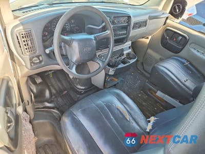 Zdjęcie 8 z 13 samochodu: 1998 CHEVROLET EXPRESS DELIVERY VAN VIN:1GCHG35R0W1063674 - miniatura