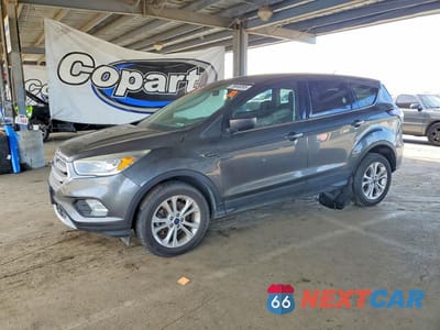 2017 FORD ESCAPE SE 1FMCU9GD6HUE39346 - główne zdjęcie licytacji z USA - miniatura