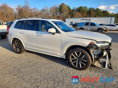 Czwarte zdjęcie samochodu z boku: 2019 VOLVO XC90 T6 MOMENTUM VIN:YV4A22PK4K1501033 - miniatura