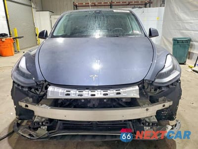 Piąte zdjęcie samochodu w środku: 2021 TESLA MODEL Y VIN:5YJYGDEFXMF261694 - miniatura