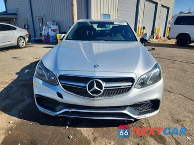 Piąte zdjęcie samochodu w środku: 2016 MERCEDES-BENZ E 63 AMG-S VIN:WDDHF7GB8GB291093 - miniatura