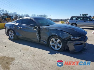 Czwarte zdjęcie samochodu z boku: 2019 FORD MUSTANG VIN:1FA6P8TH7K5187304 - miniatura