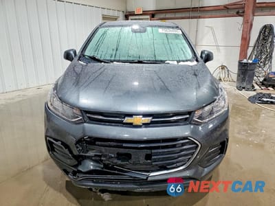 Piąte zdjęcie samochodu w środku: 2020 CHEVROLET TRAX LS VIN:3GNCJNSB5LL167667 - miniatura
