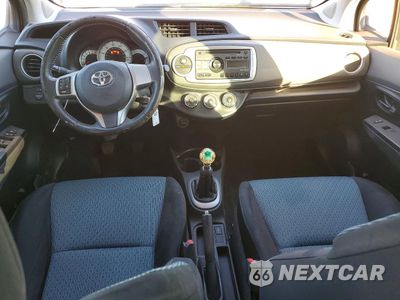 Zdjęcie 8 z 13 samochodu: 2012 TOYOTA YARIS VIN:JTDKTUD31CD533922 - miniatura